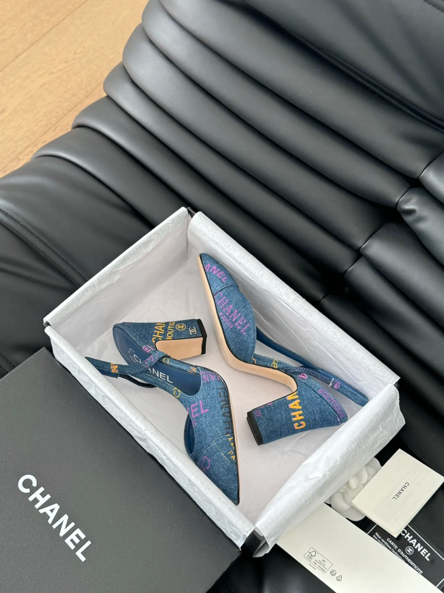 Factory direct sales p500🐘🐘Women's shoes, women's clothing, Chanel classic slingback sandals, I have been making this model for the past few years. This year, we will re-purchase the version and make a detailed copy again. I found that the upper lines and body comfort of the new version have been slightly adjusted! The brand won't say anything because the overall appearance difference is not big and it doesn't affect wearing. All colors now produced are produced according to the latest styles! What you buy is the latest classic model from the counter, made of imported mixed sheepskin surface material, imported mixed sheepskin, and Italian imported cowhide leather soles! High heels 6.5cm Size:35-39 Other sizes can be customized
